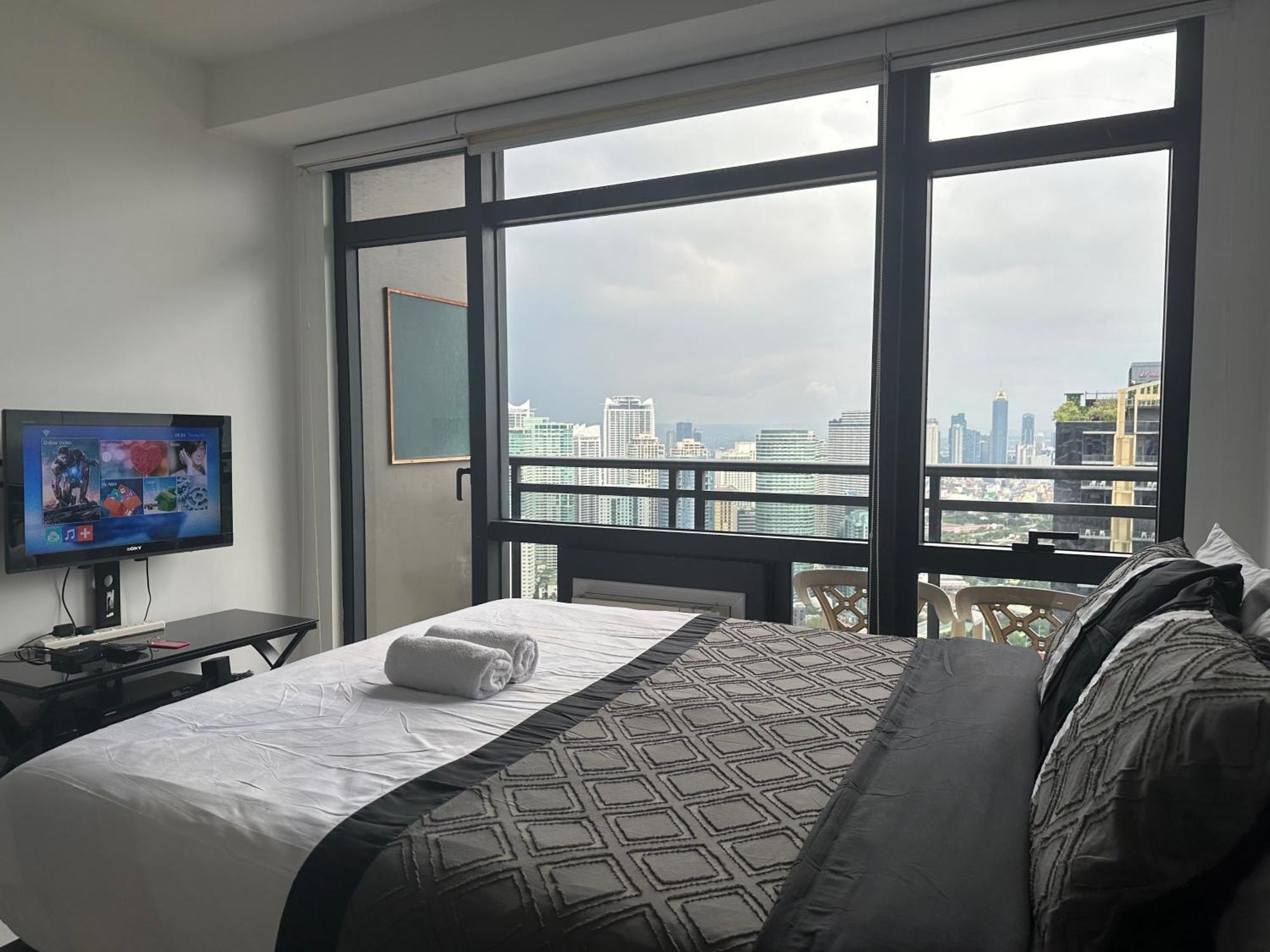 Bright In Gramercy Residences Apartment *