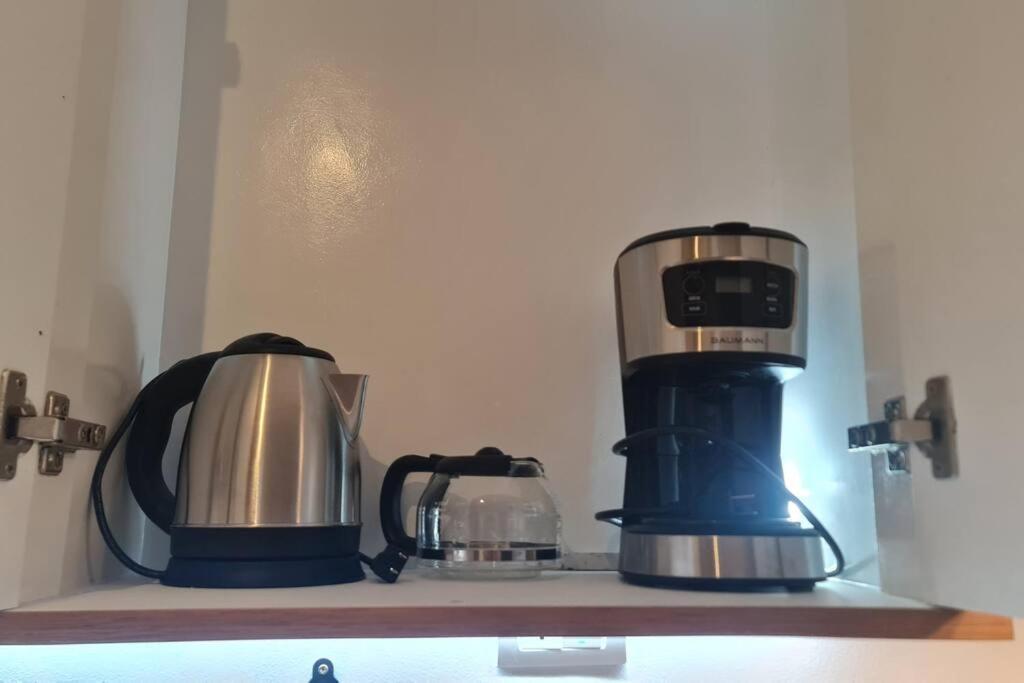 Affordable In Makati W/ Wi-fi, Netflix, Pool Apartment Manila