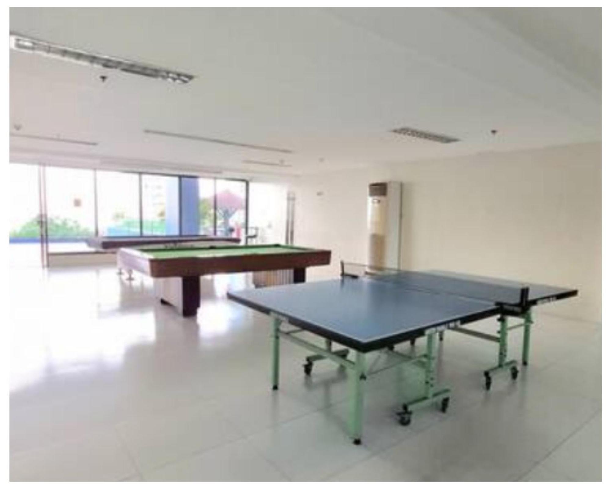 Bayview Luxury Condos: Poolside Balcony Retreats Manila
