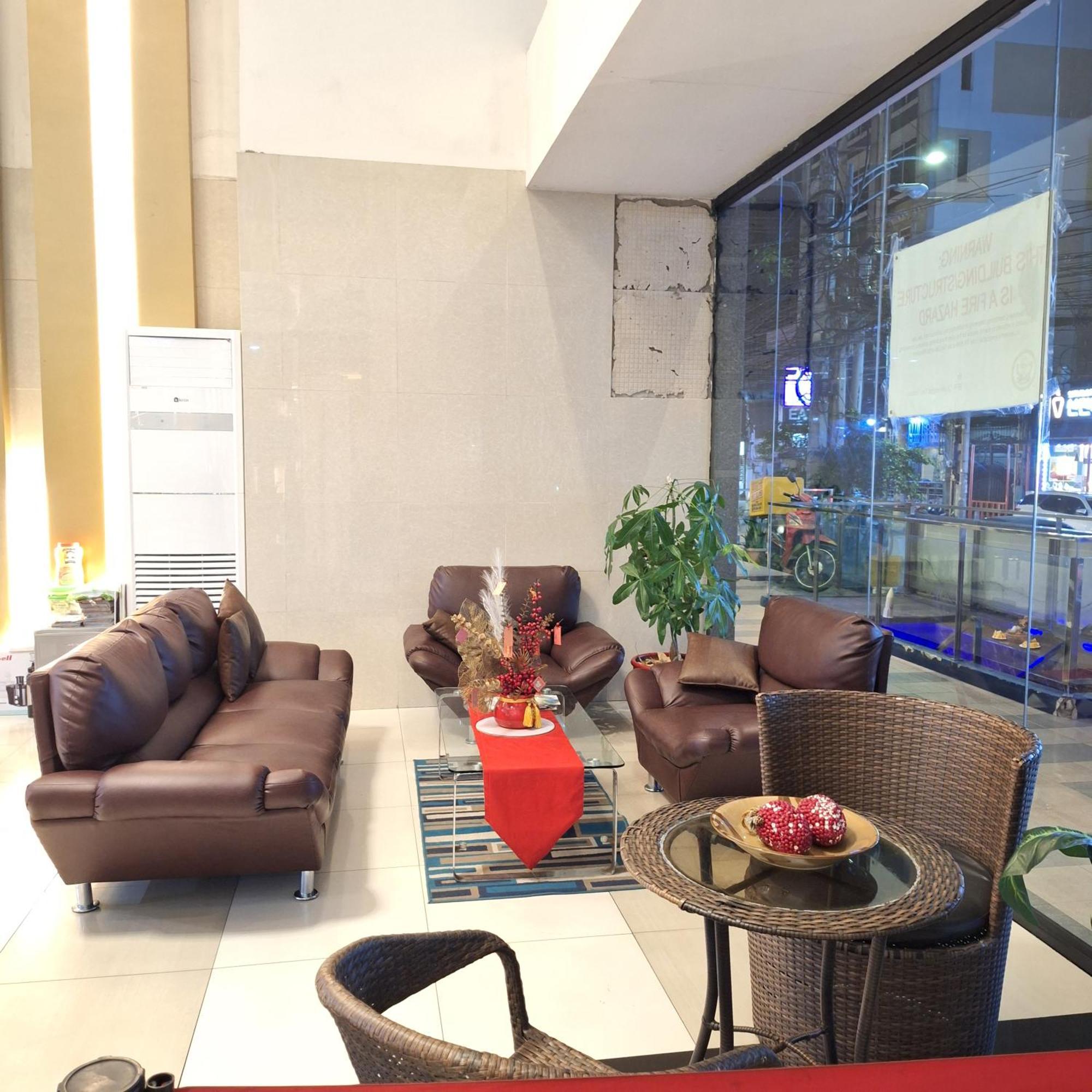 Bayview Luxury Condos: Poolside Balcony Retreats * Manila