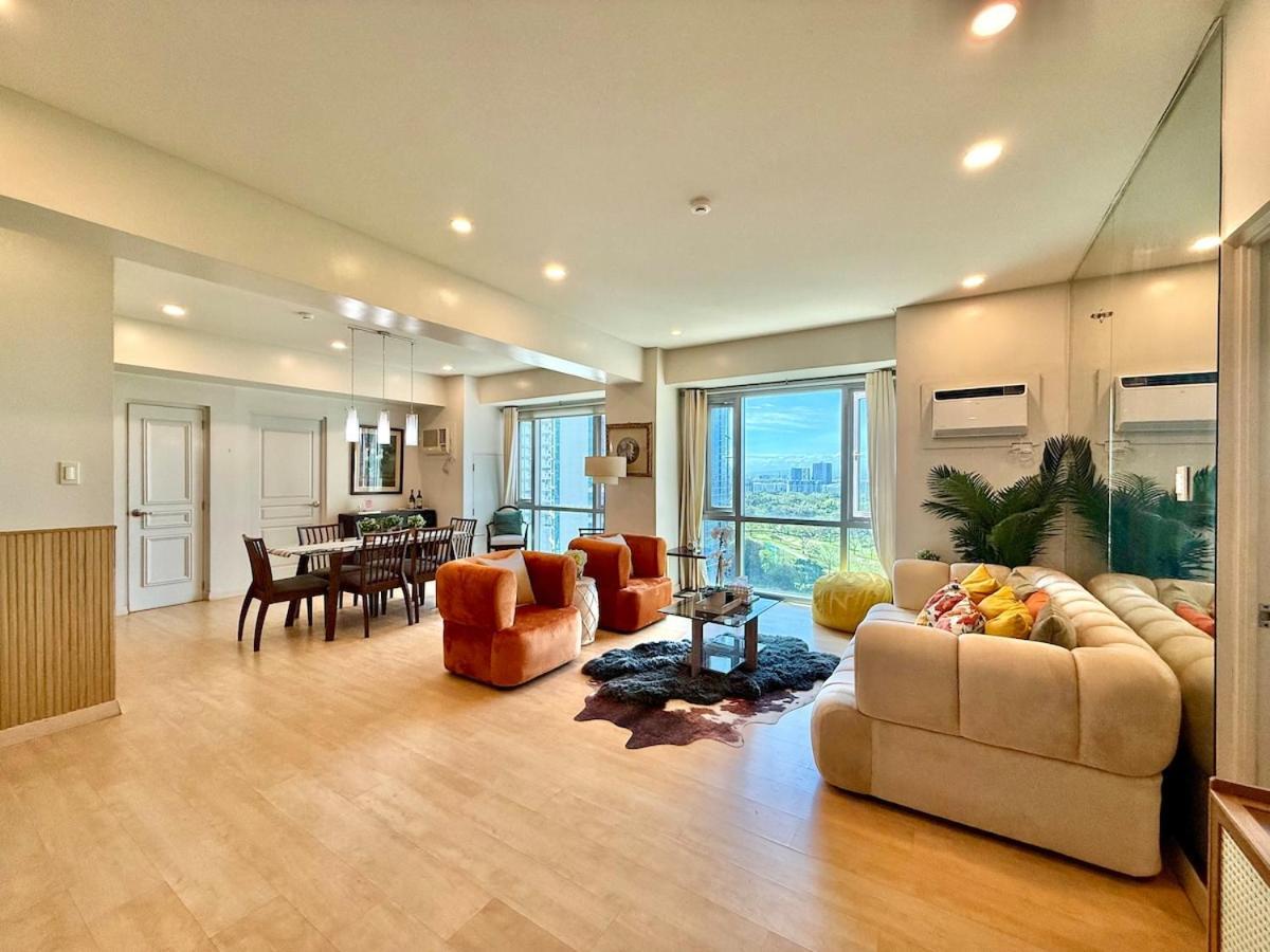 Spacious Tropics With Golf View In Bgc Apartment Manila