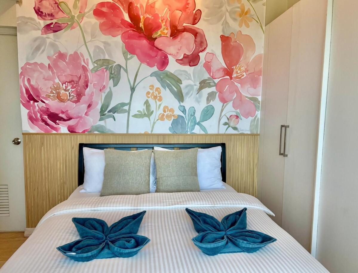 Spacious Tropics With Golf View In Bgc