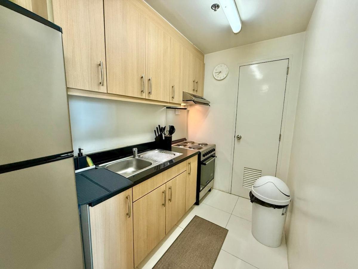Spacious Tropics With Golf View In Bgc Apartment
