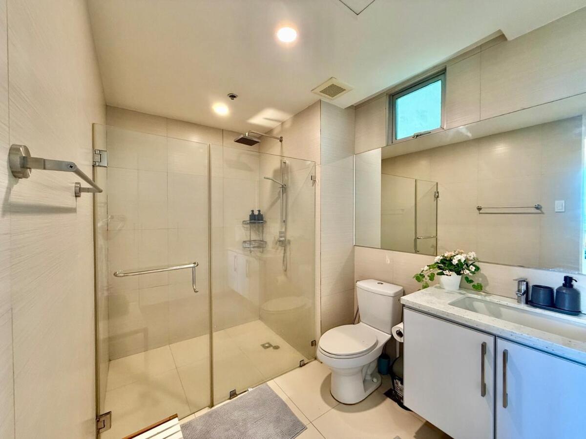 Spacious Tropics With Golf View In Bgc *