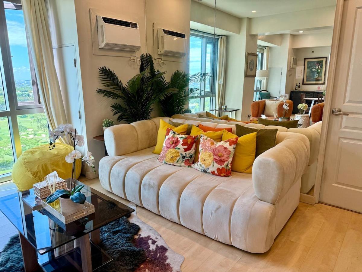 Spacious Tropics With Golf View In Bgc Apartment