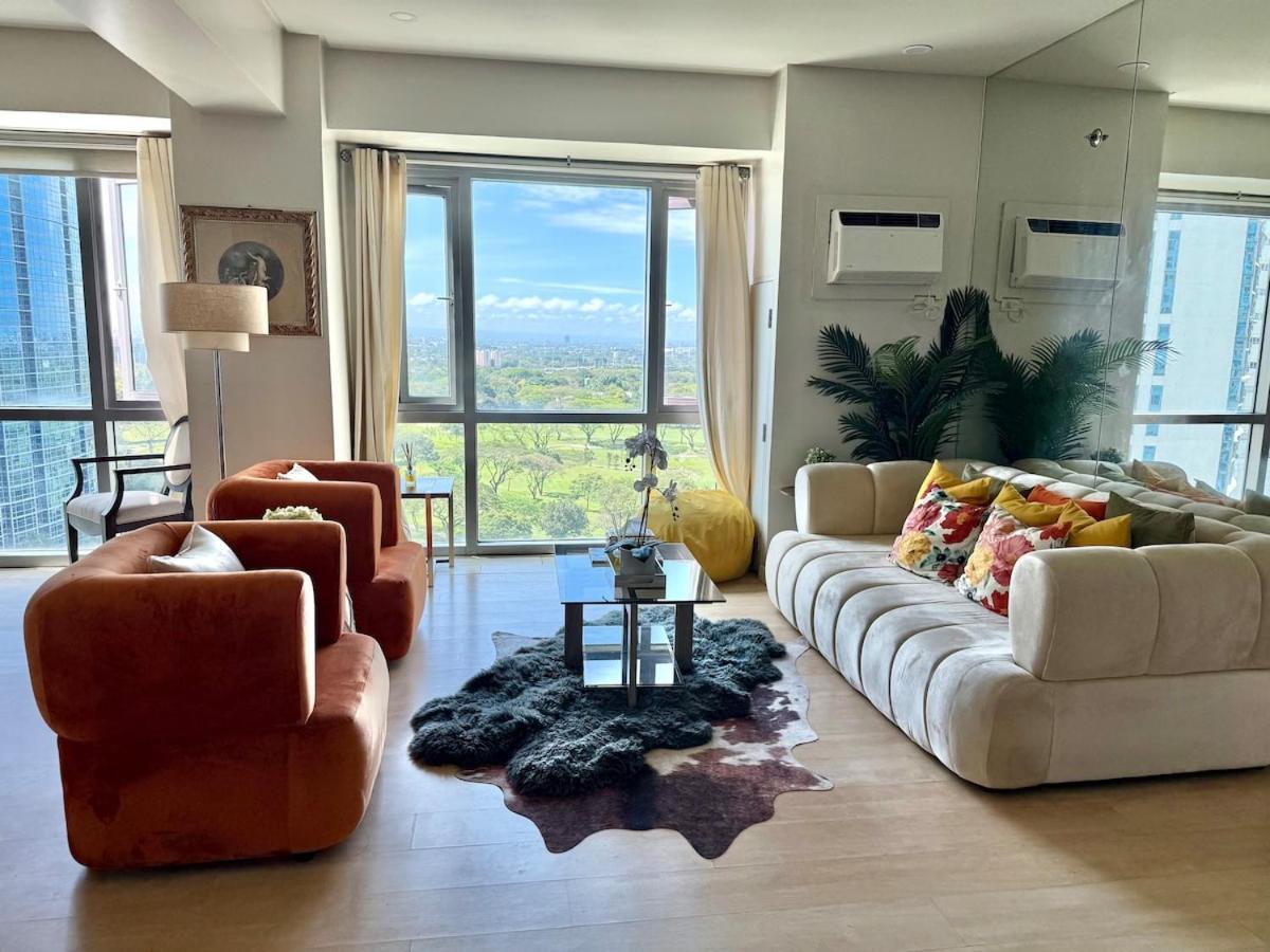 Spacious Tropics With Golf View In Bgc Apartment Manila