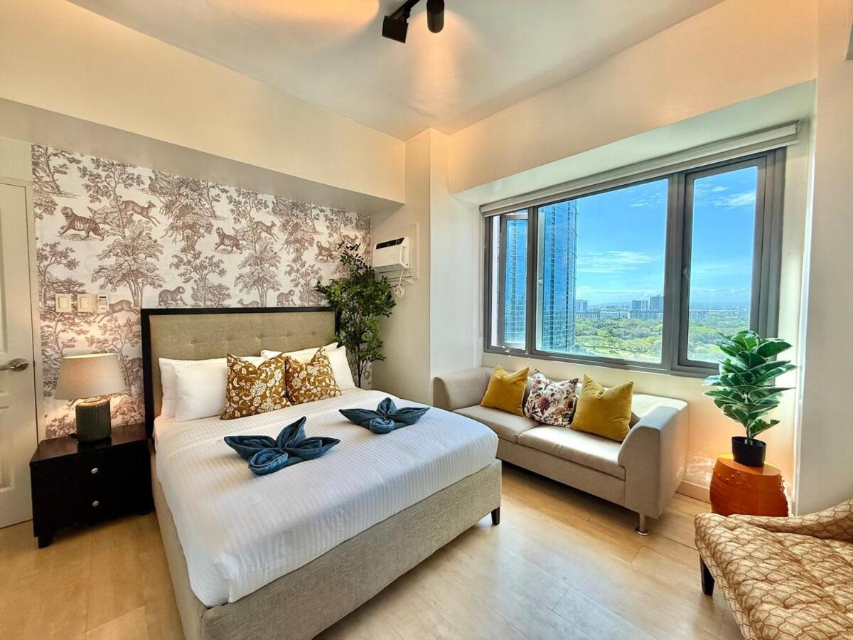 Spacious Tropics With Golf View In Bgc