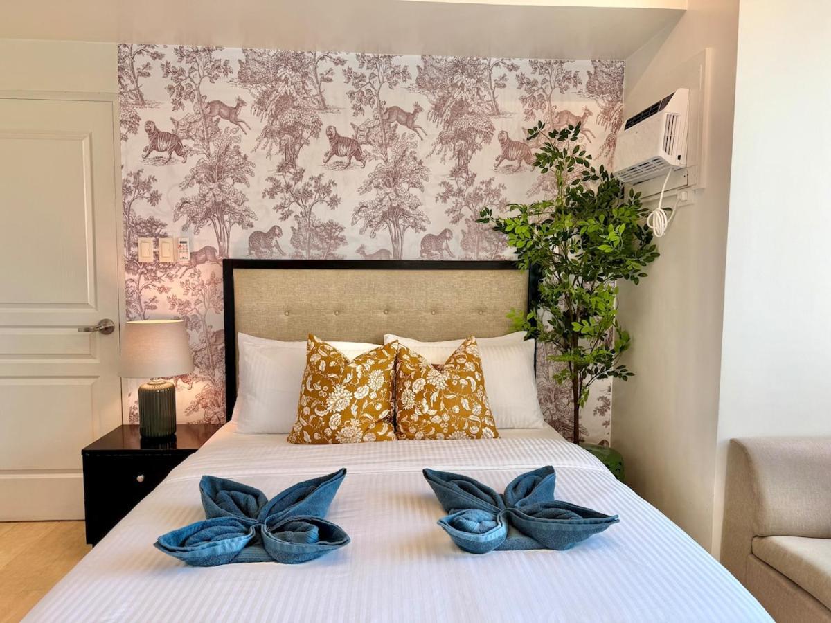 Apartment Spacious Tropics With Golf View In Bgc *