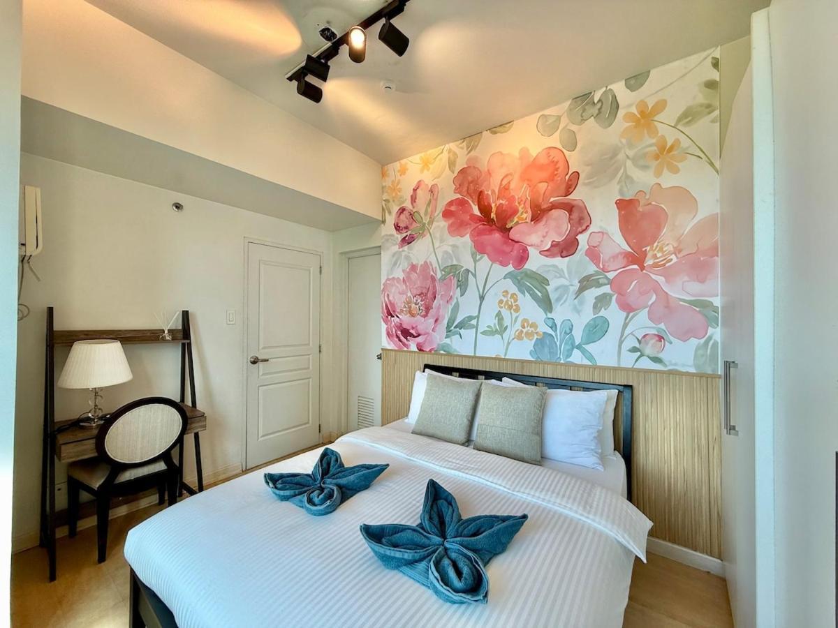 Spacious Tropics With Golf View In Bgc Apartment