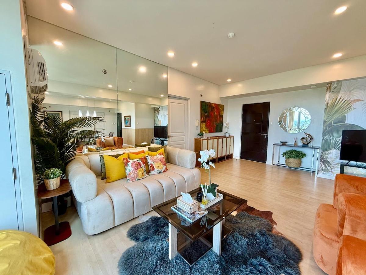 Spacious Tropics With Golf View In Bgc Manila