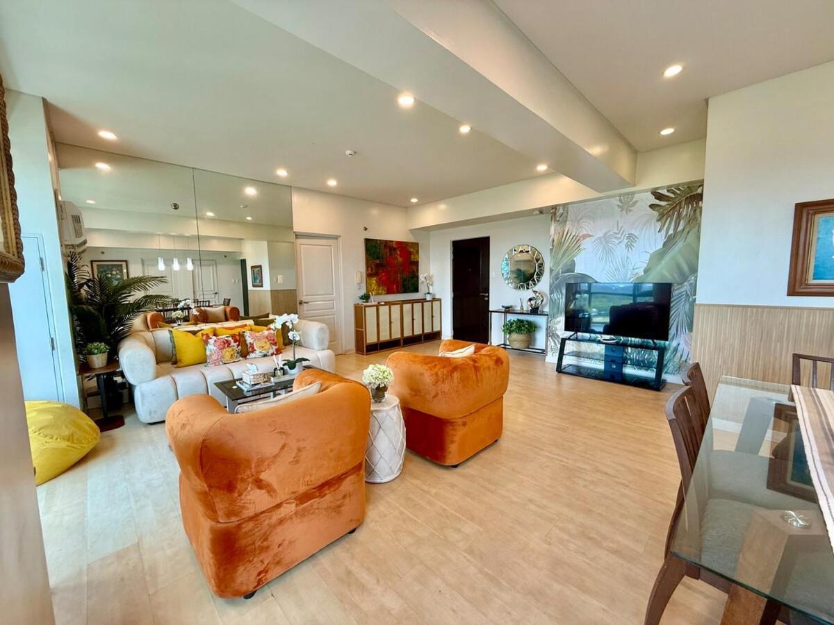 Spacious Tropics With Golf View In Bgc Apartment