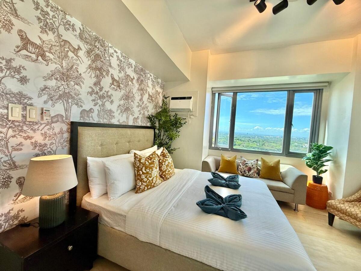 Apartment Spacious Tropics With Golf View In Bgc