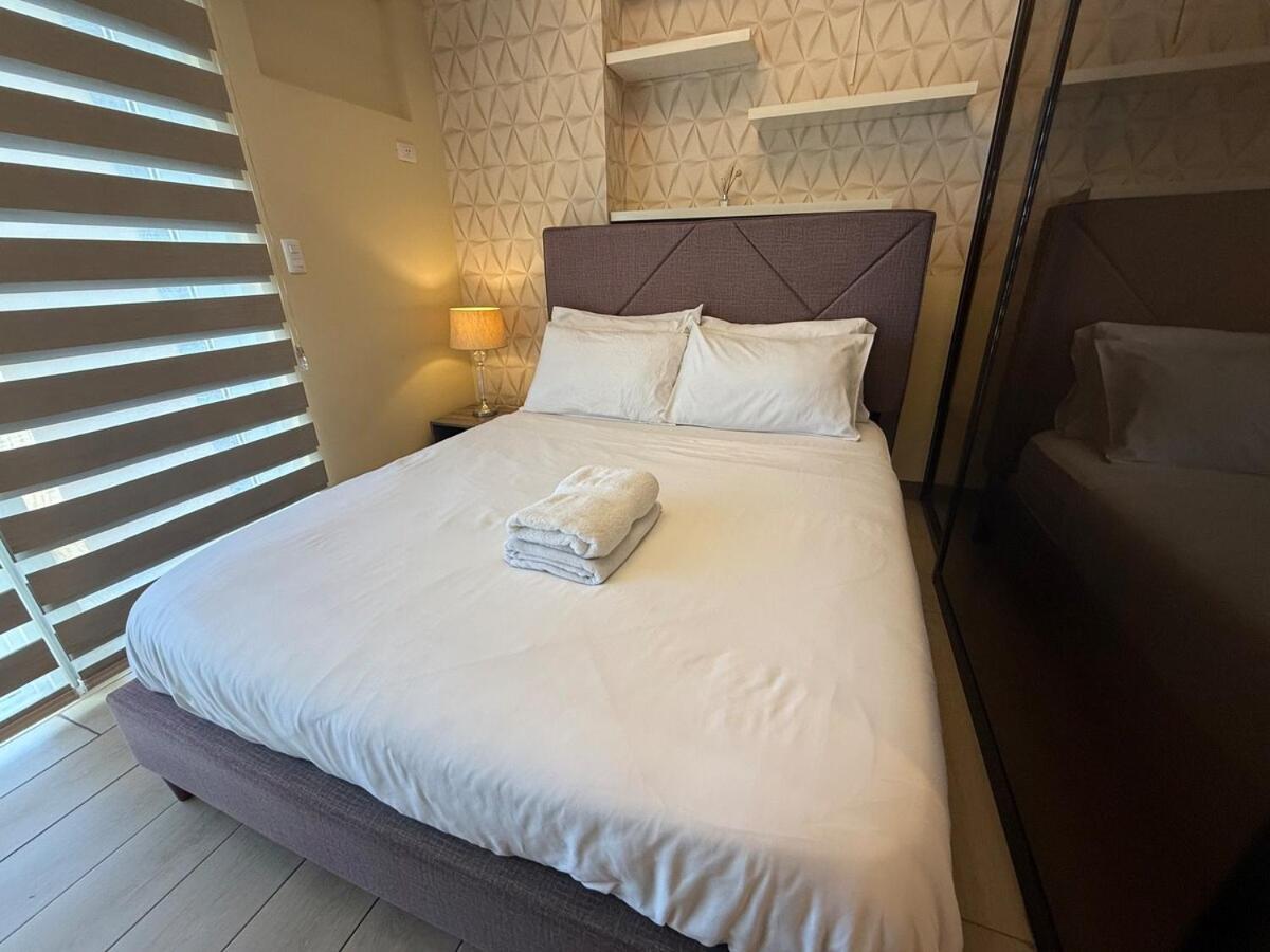 Deluxe In Venice Mall Apartment Manila