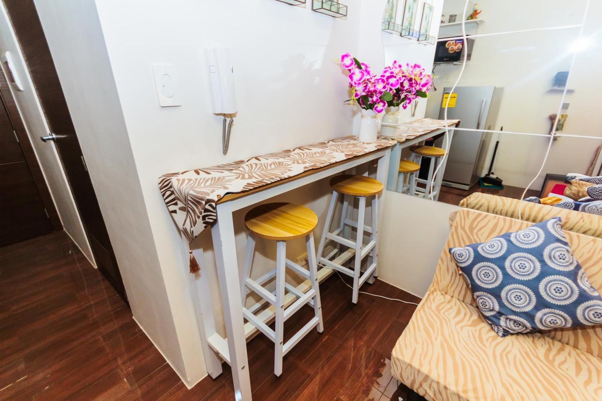 Apartment Witty Weekend Retreat Quirk Cozy