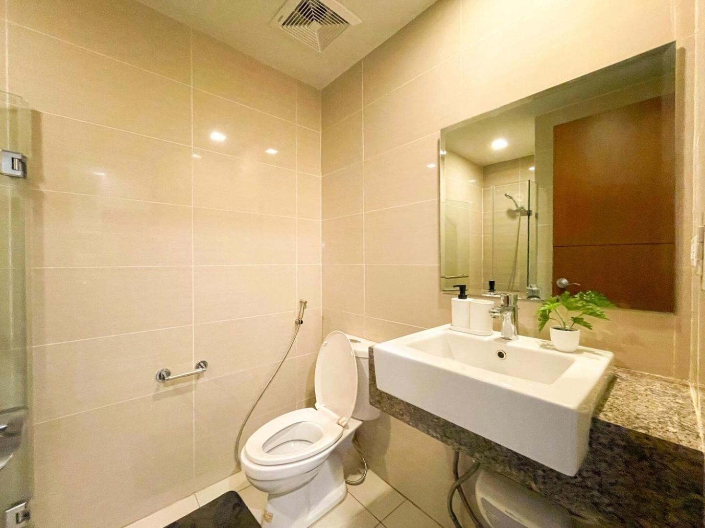 Chillhive In Bgc Near Uptown Mall #ournw17a Holiday home Manila