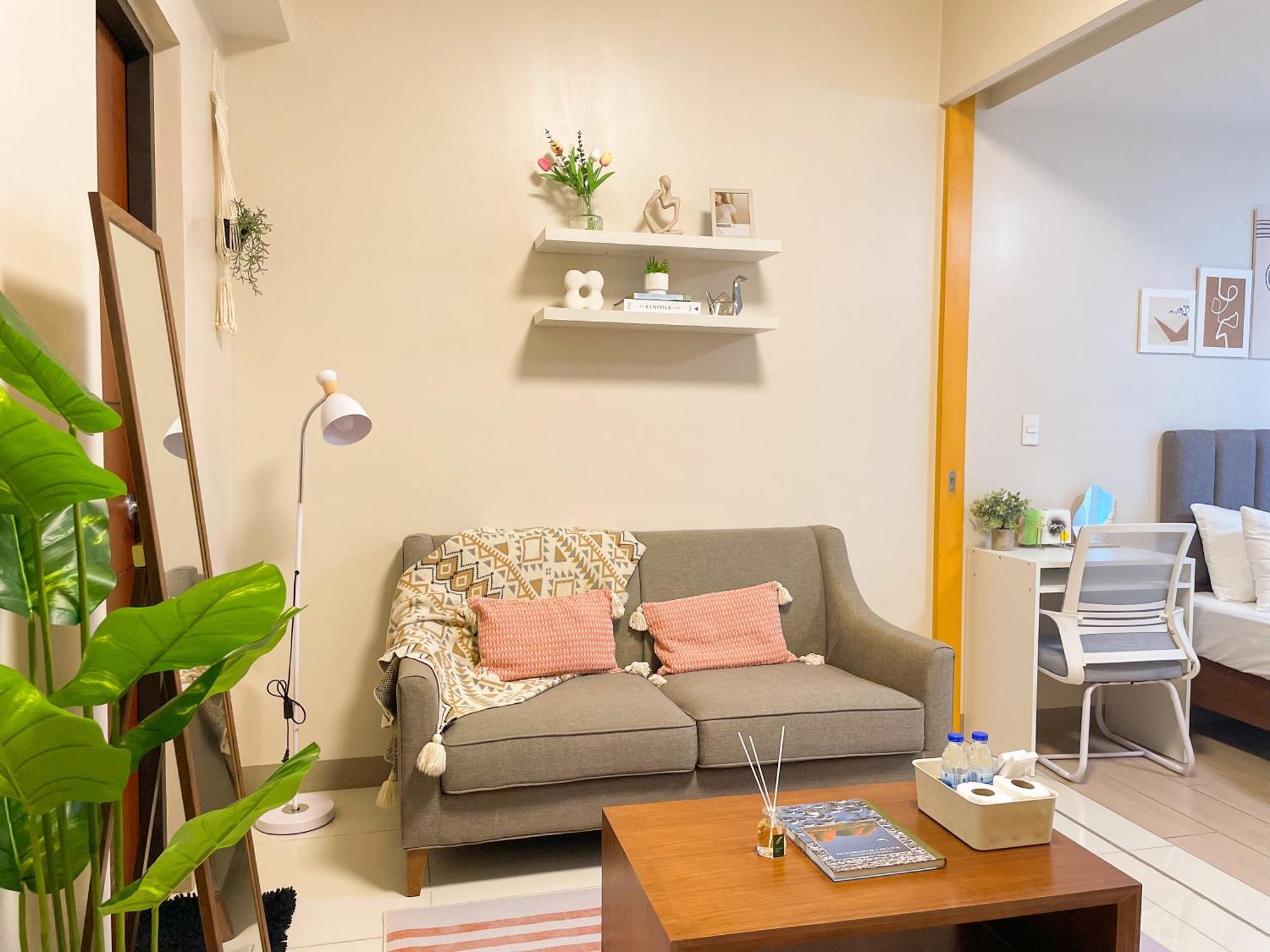 Luxury Bgc Condo, Steps To Uptown Mall #oursw31i * Manila