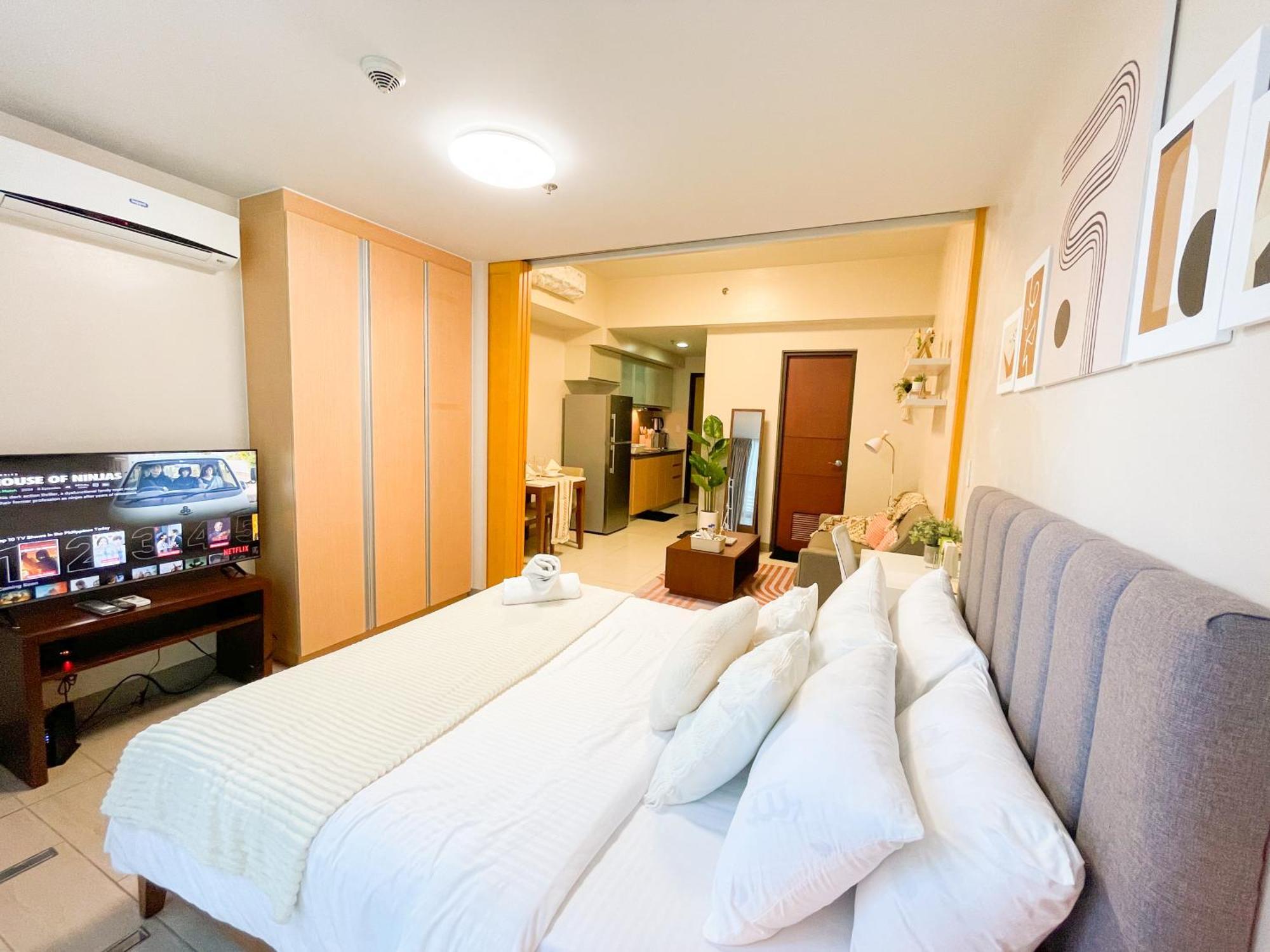 Luxury Bgc Condo, Steps To Uptown Mall #oursw31i Casa de férias