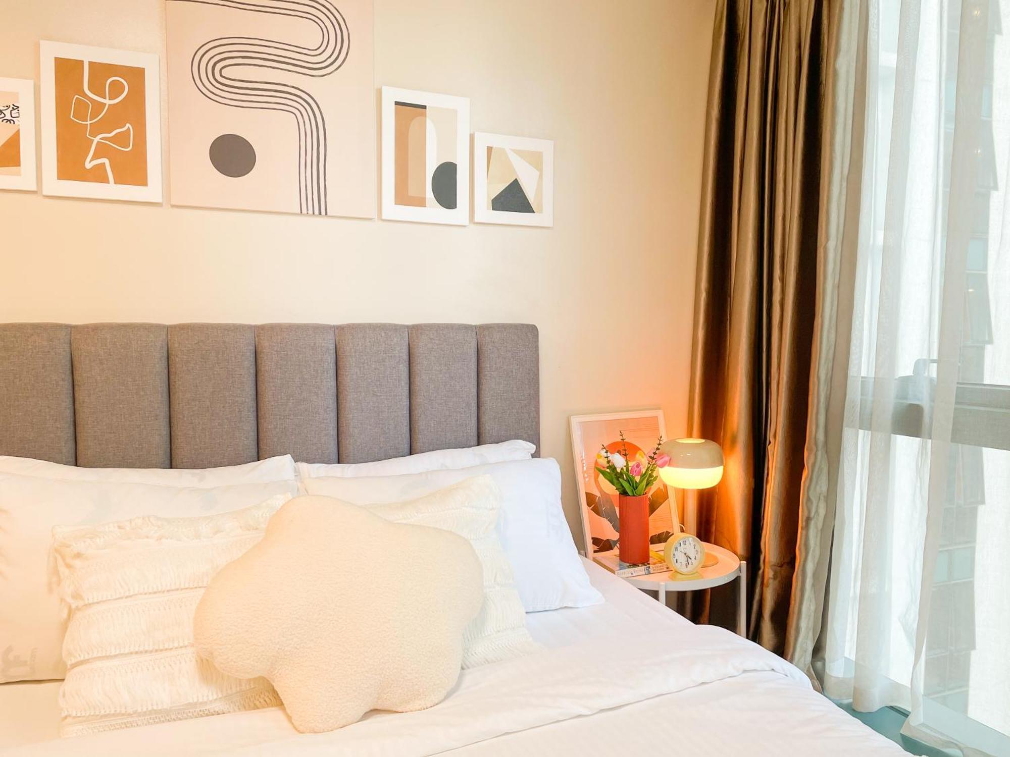 Luxury Bgc Condo, Steps To Uptown Mall #oursw31i *