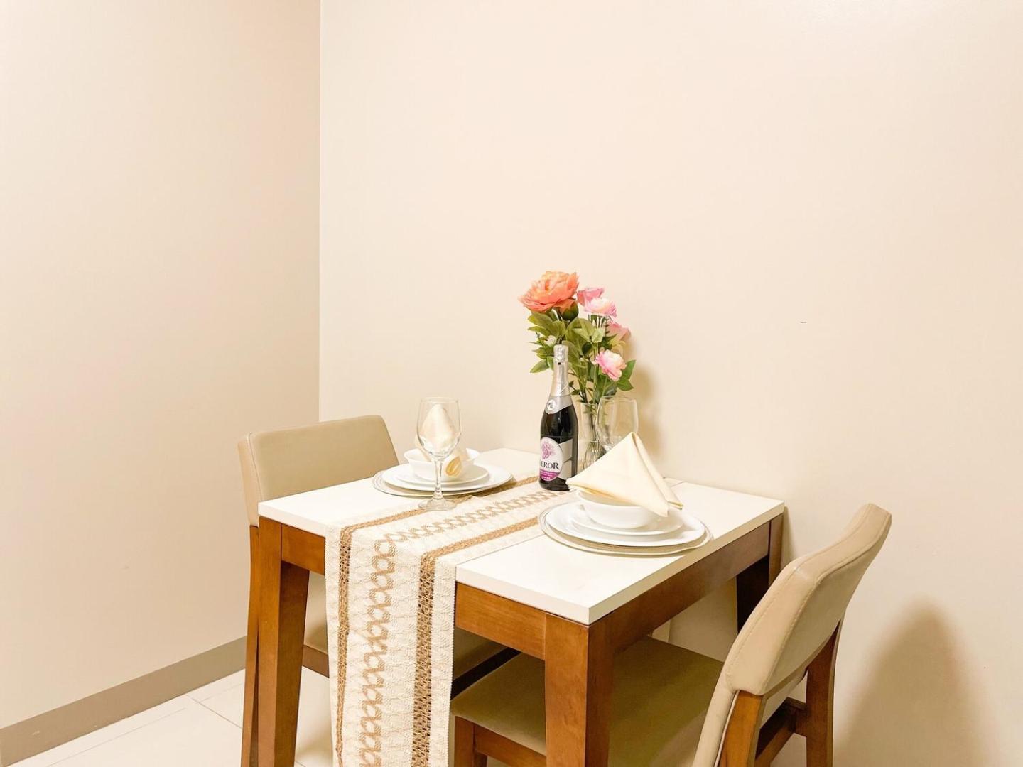 Luxury Bgc Condo, Steps To Uptown Mall #oursw31i Casa de férias *