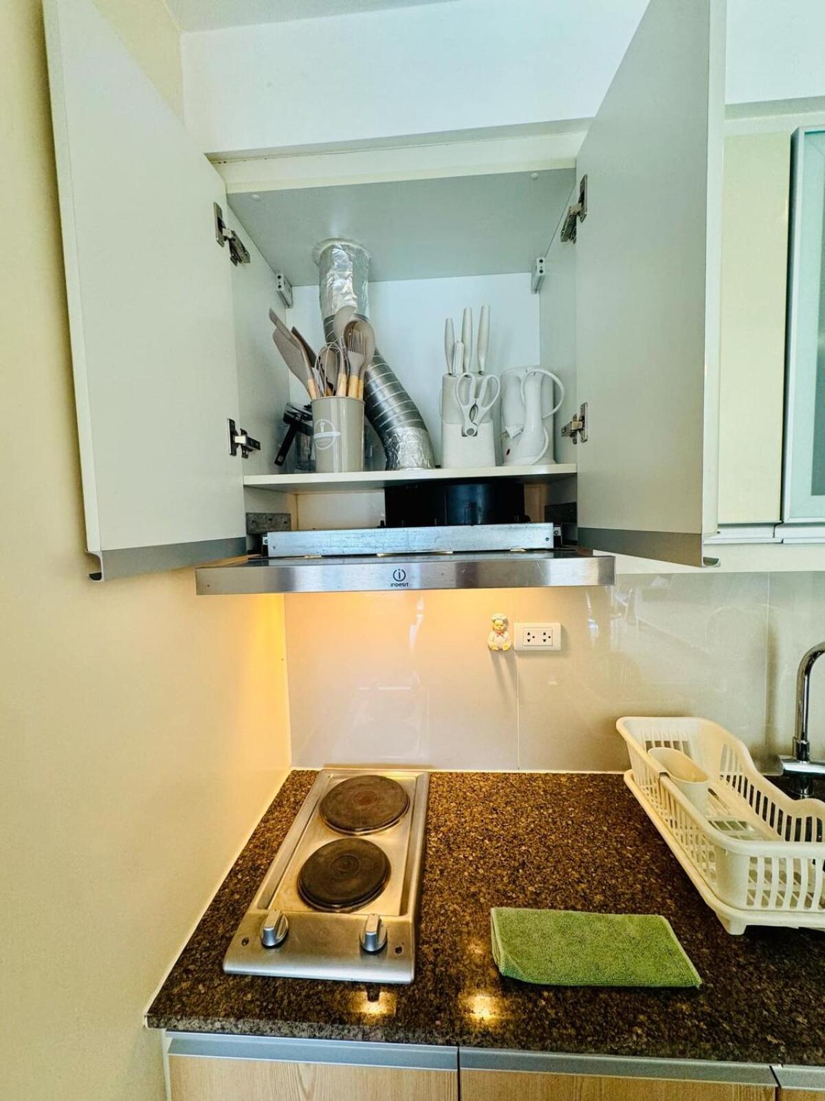 Cozy Viceroy 1br, Walk To Venice Mall Apartment Manila