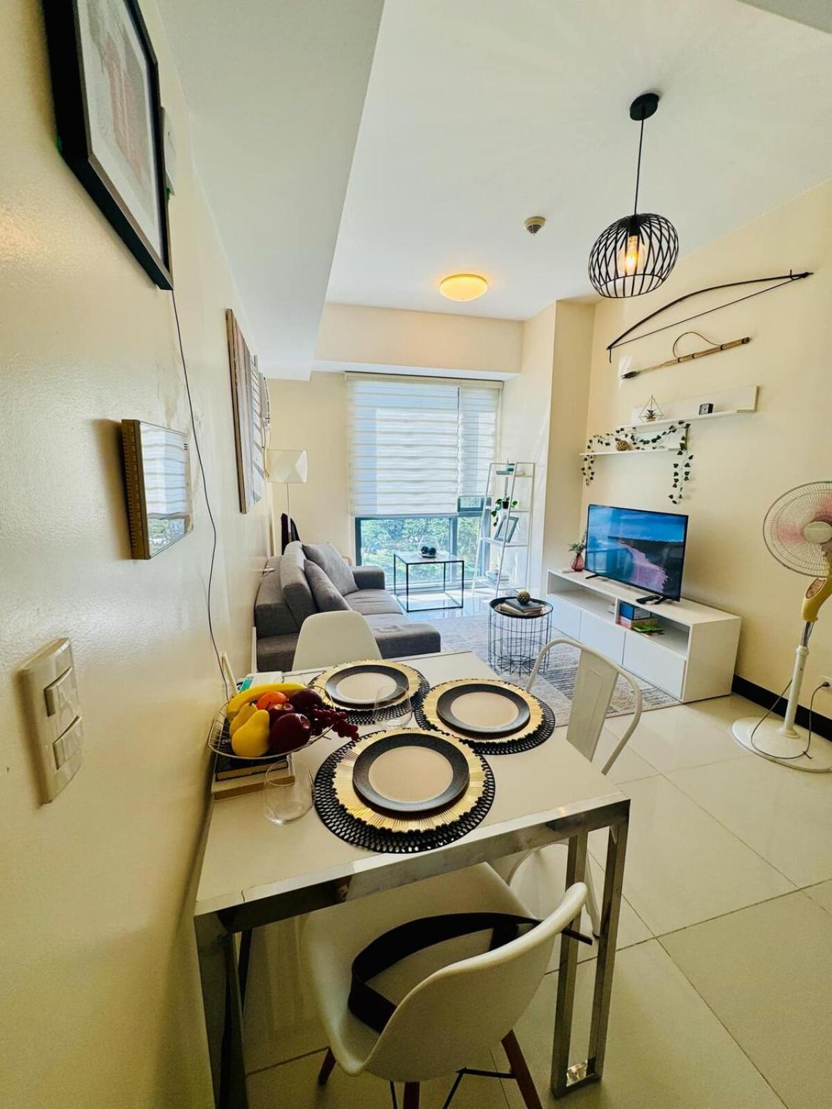 Cozy Viceroy 1br, Walk To Venice Mall Apartment Manila