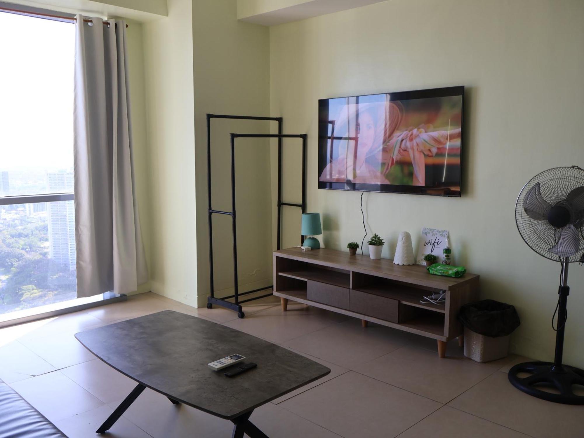 Simple&convience 1br In Bgc Near Hight Street Sm Aura Apartment Manila