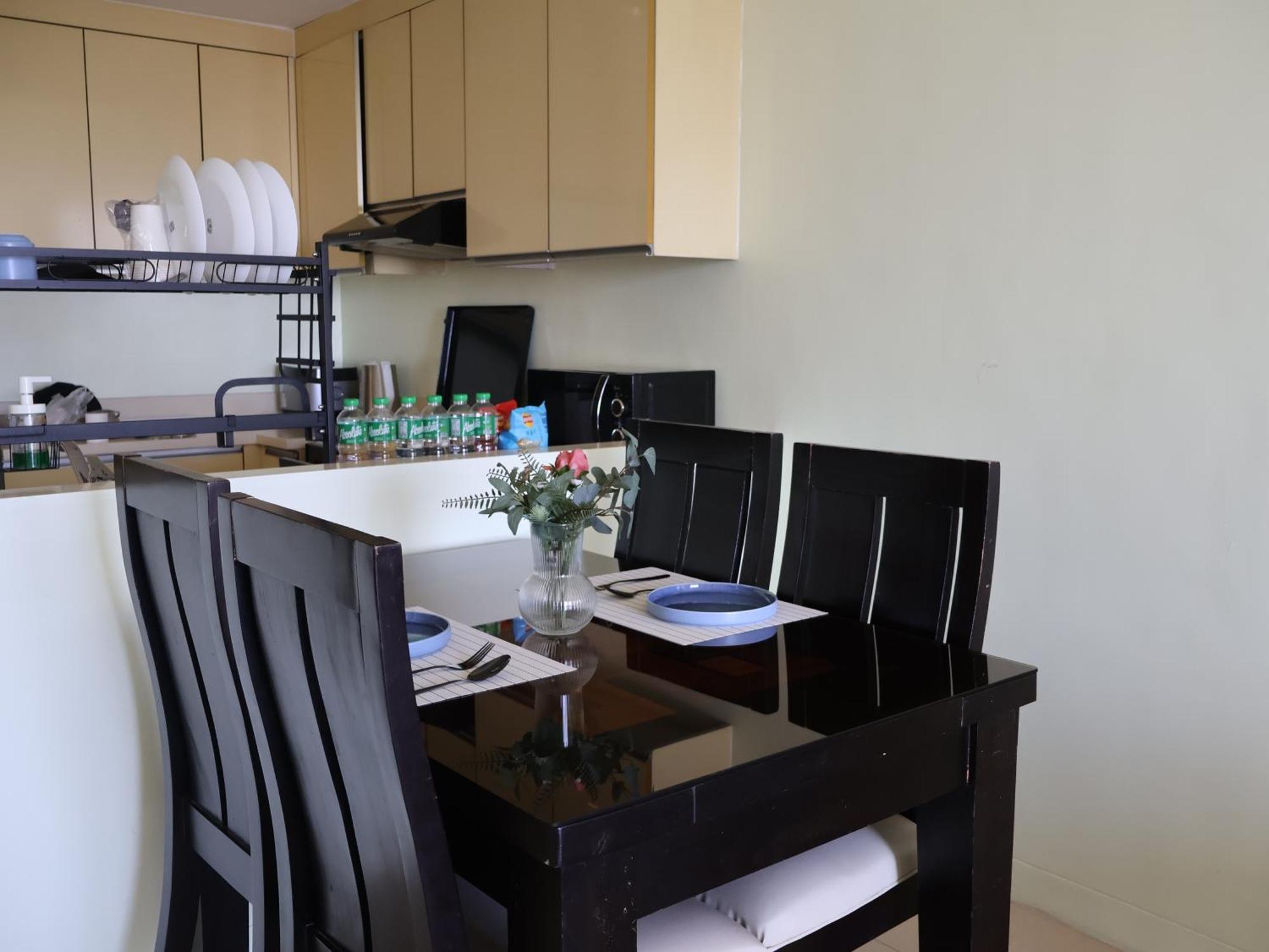 Simple&convience 1br In Bgc Near Hight Street Sm Aura Manila