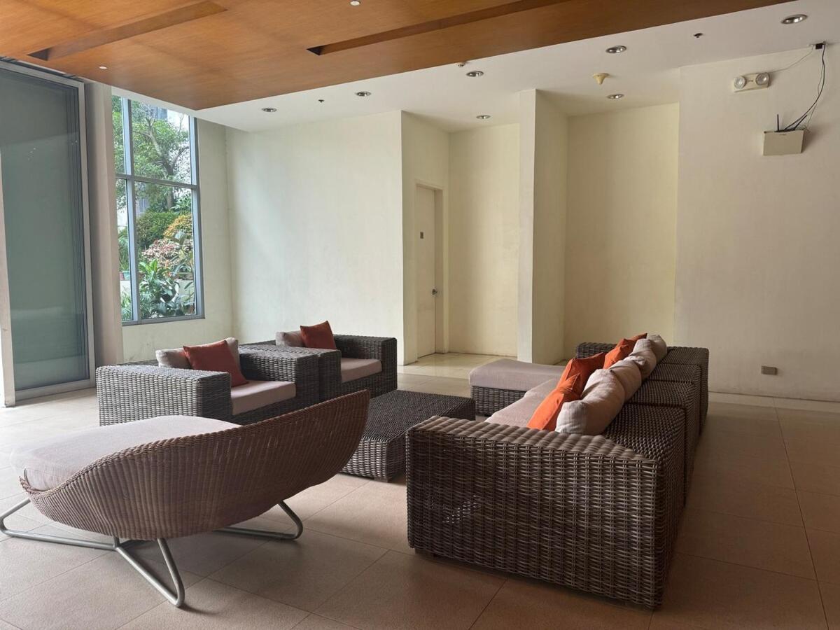 Simple&convience 1br In Bgc Near Hight Street Sm Aura Apartment