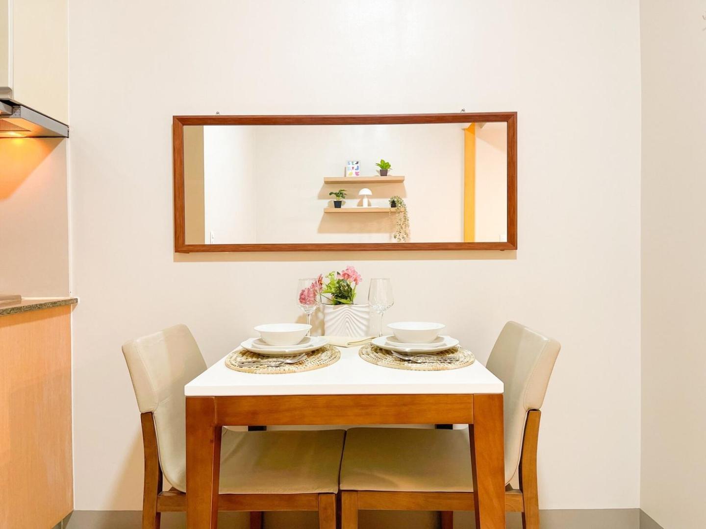 Luxury Bgc Across Uptown Mall #ournw19a Holiday home Manila