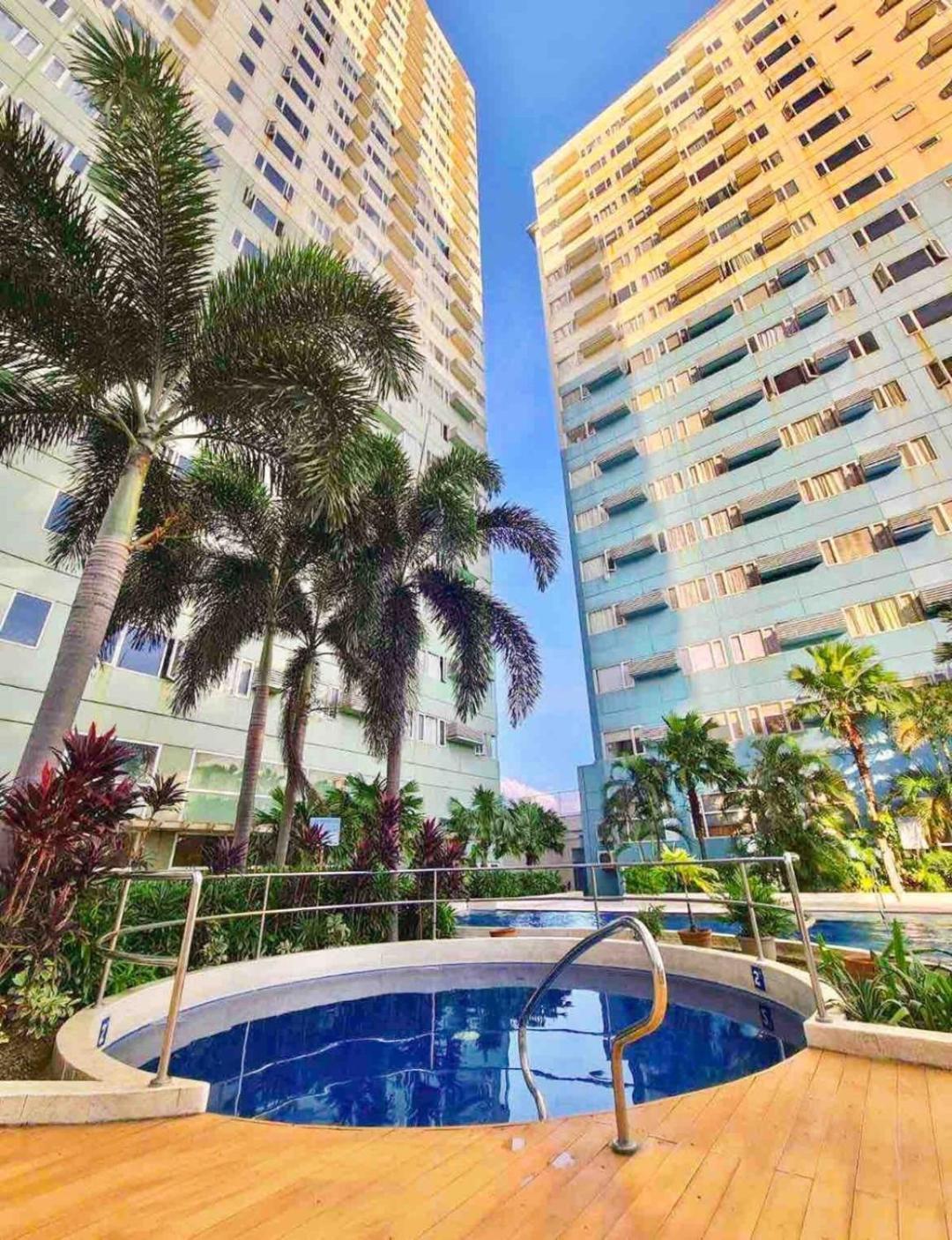 Affordable Near Bgc, Venice Mall #rt33006 Manila
