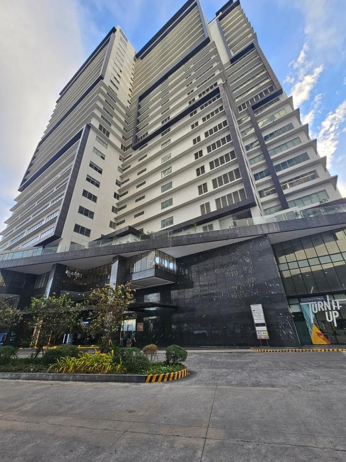 The Residences At Bcct By Ph Cozy Retreat With Hotel-style Comforts And Convenience, Location In Bgc