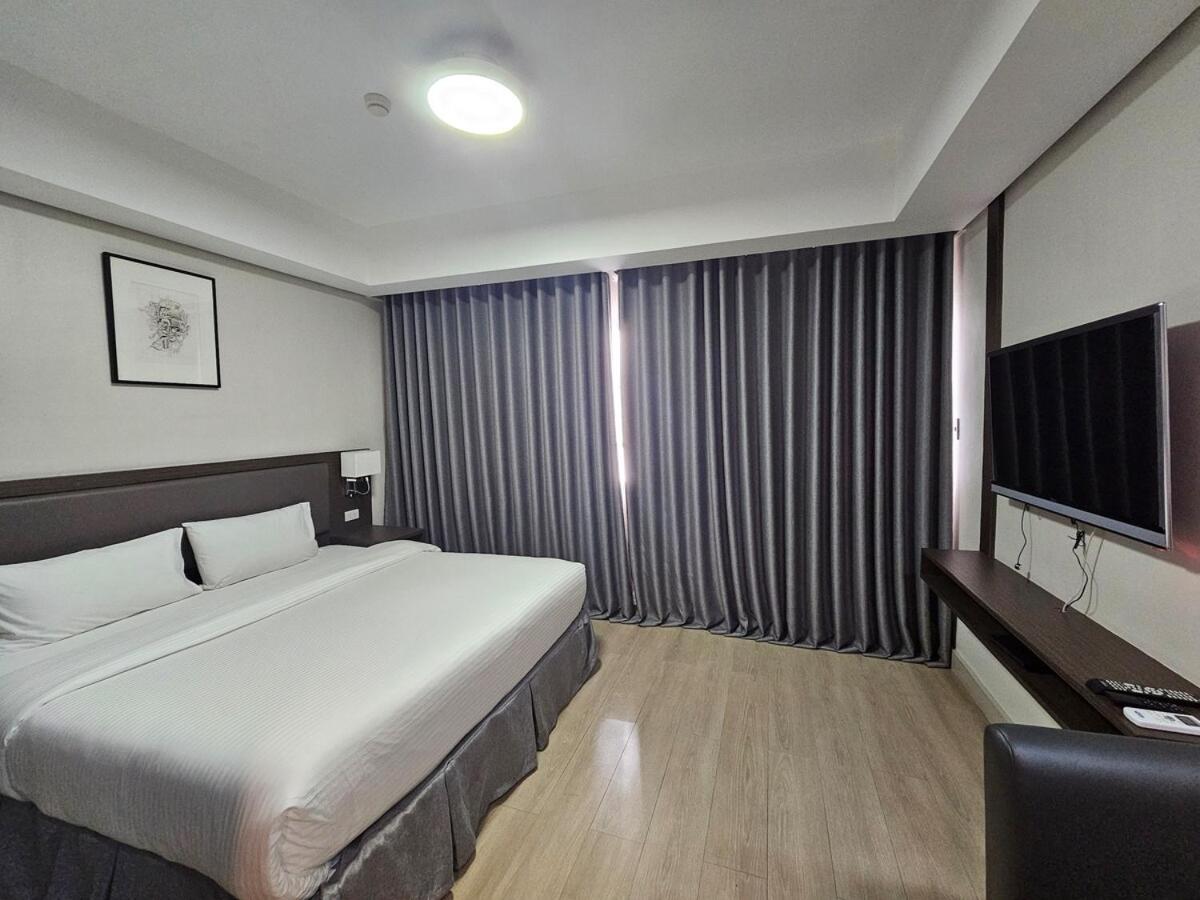 The Residences At Bcct By Ph Cozy Retreat With Hotel-style Comforts And Convenience, Location In Bgc Apartment