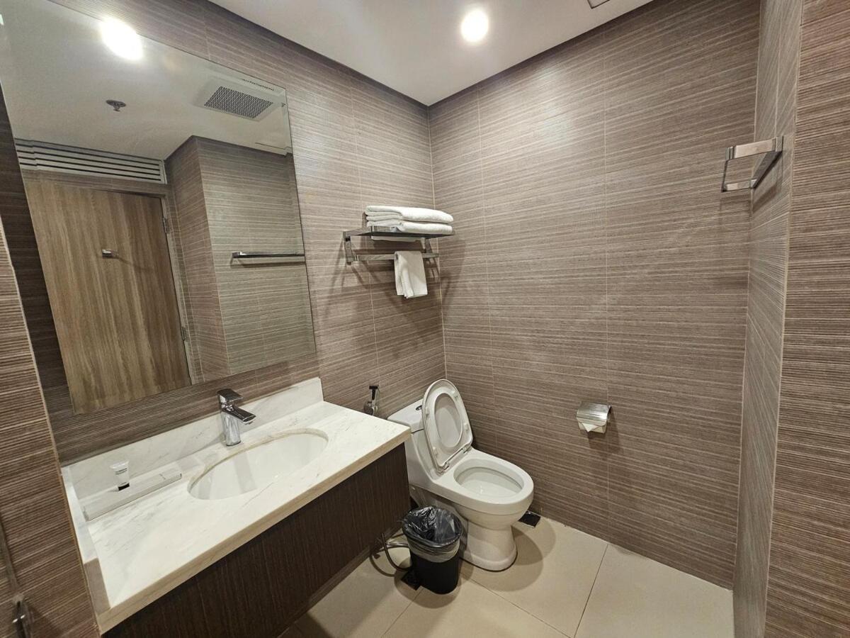 Apartment The Residences At Bcct By Ph Cozy Retreat With Hotel-style Comforts And Convenience, Location In Bgc *