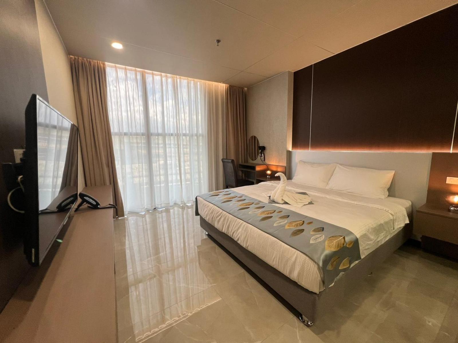 Skyport Hotel