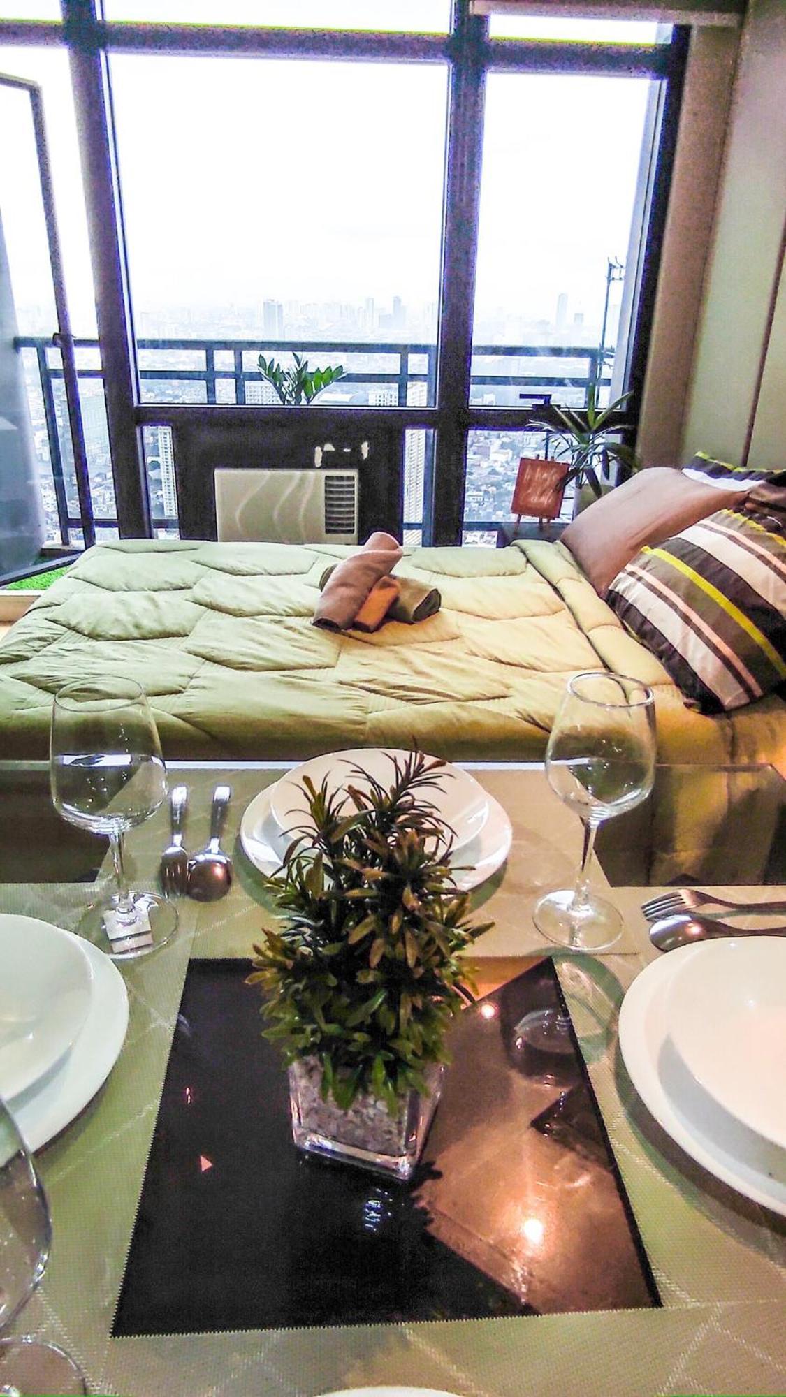Brand New Staycation With Netflix In Poblacion, Makati, Philippines Apartment Manila