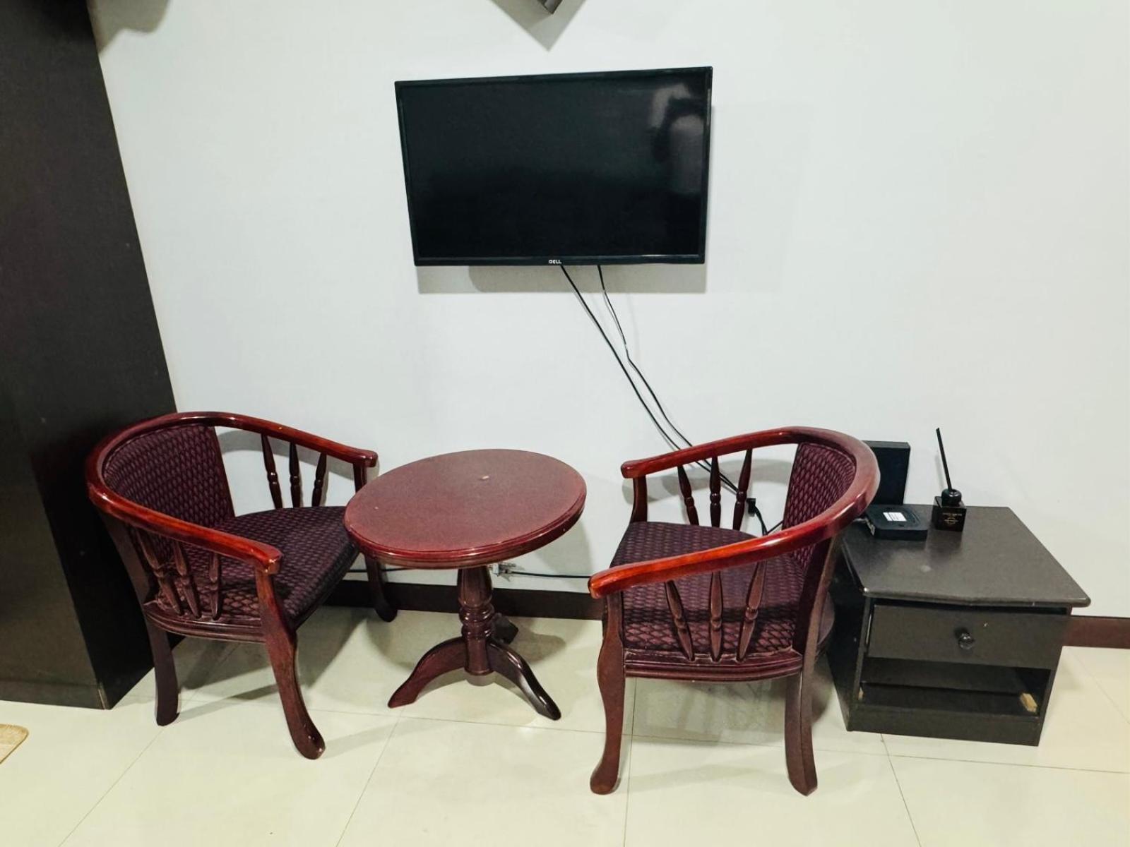 Stamford Residences Fully-furnished Apartment