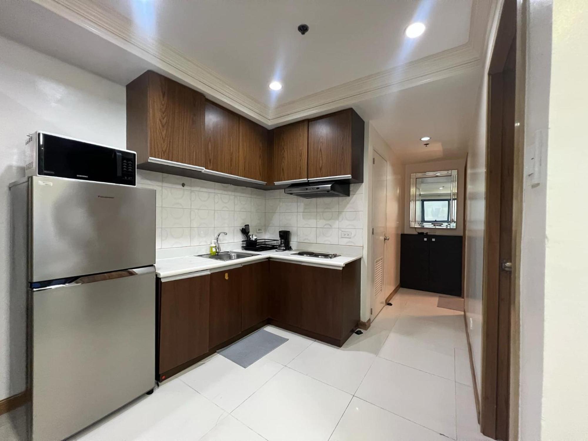 Aparthotel 2br Grand Riviera By Mrsayla Manila