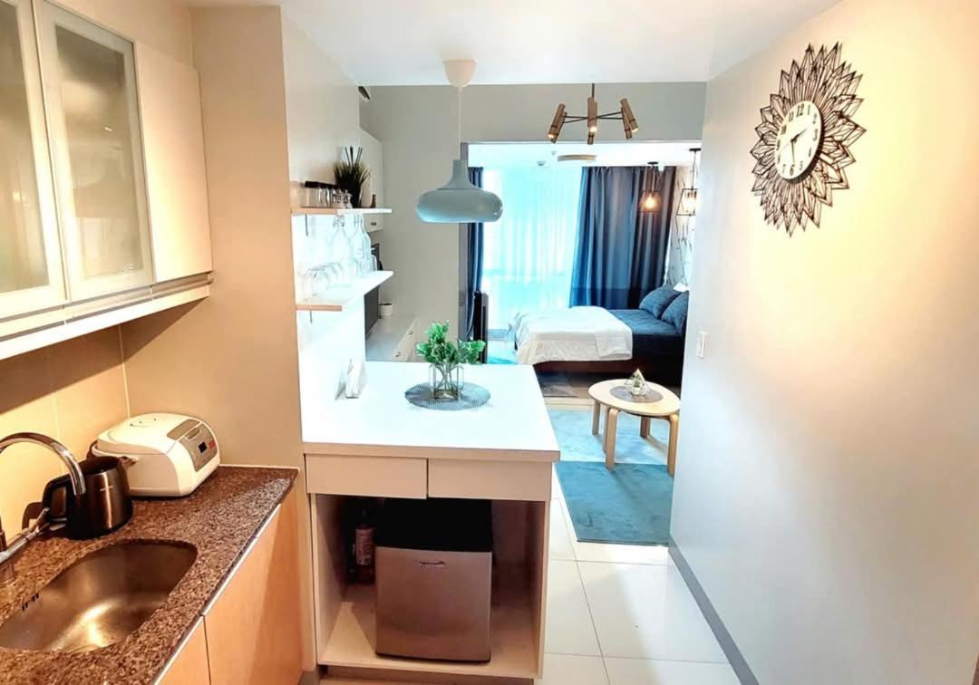 Cozy Cradle Bgc Aparthotel Manila