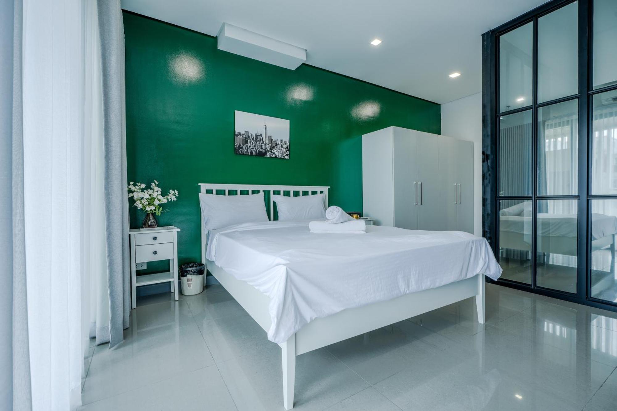 Sapphire Seaview Park Near Okada, Solaire, Moa, Naia Airport Aparthotel Manila