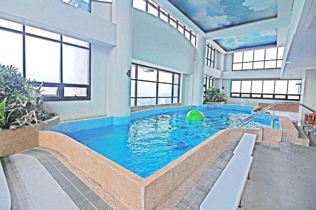 Spacious & Cozy Type Unit Near Megamall * Manila