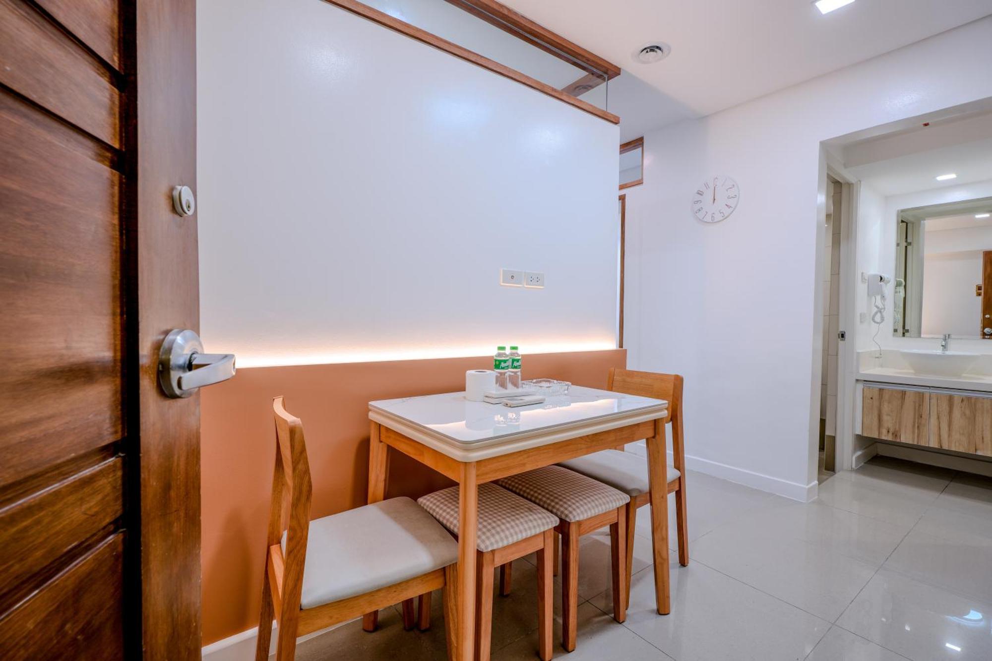 Sapphire Seaview Park Near Okada, Solaire, Moa, Naia Airport * Manila