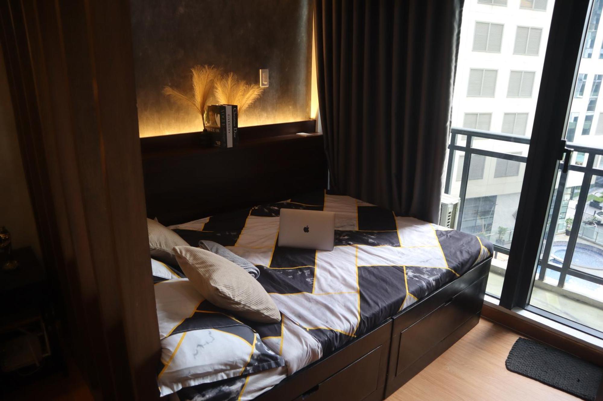 Aparthotel With Free Amenities Access At Poblacion Makati *