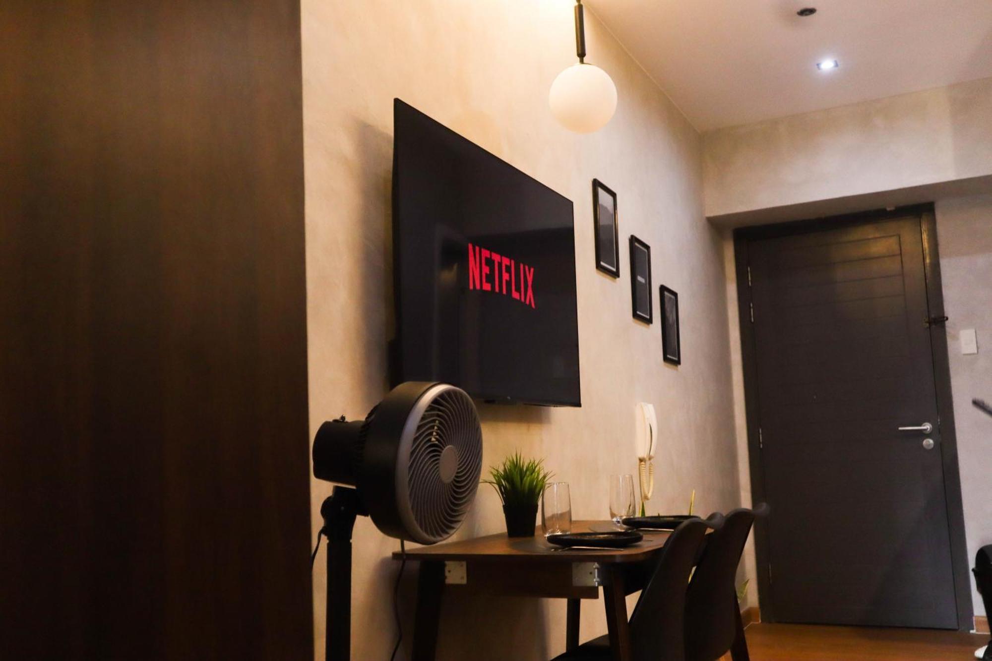 Aparthotel With Free Amenities Access At Poblacion Makati Manila