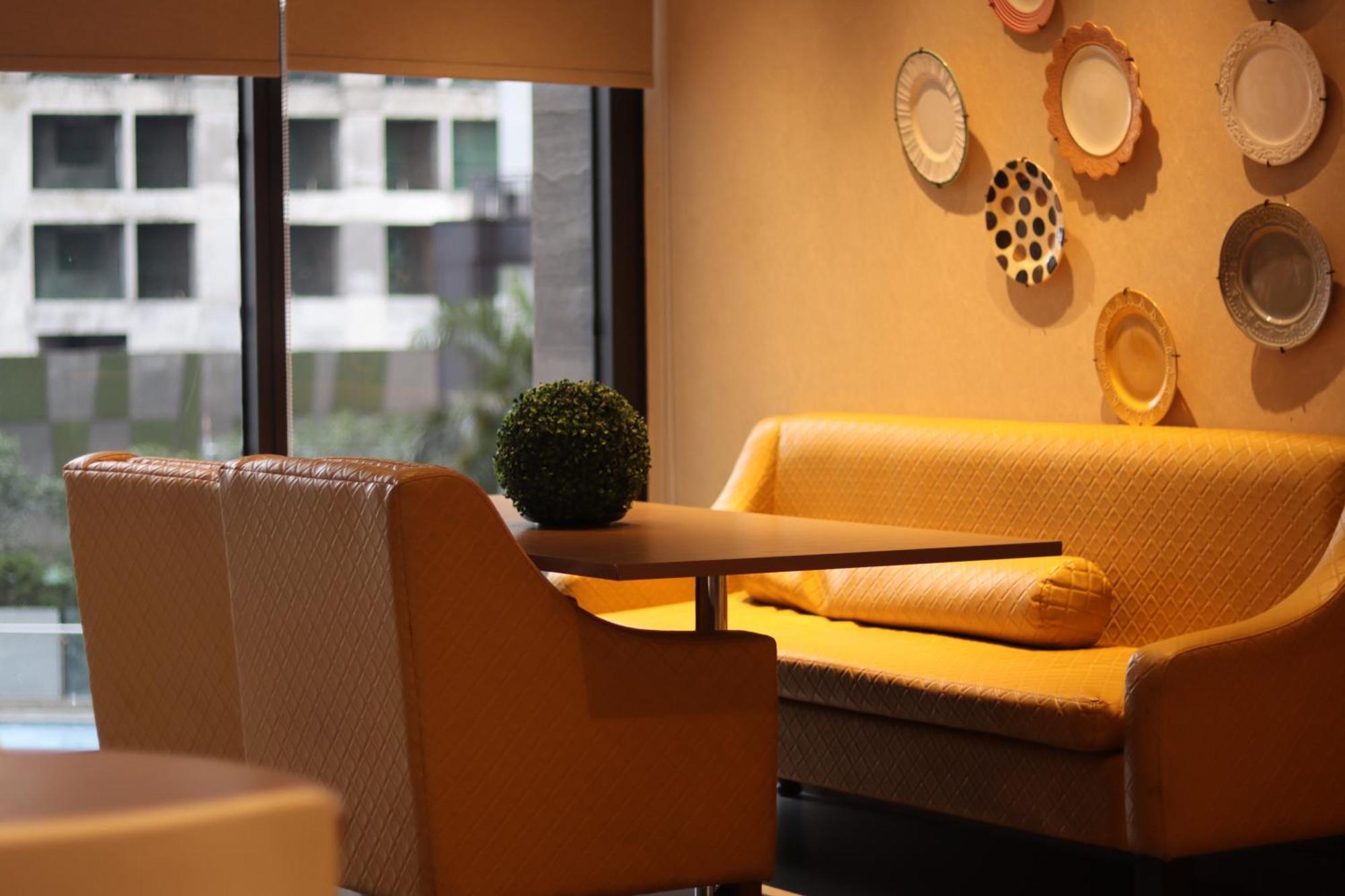 Aparthotel With Free Amenities Access At Poblacion Makati