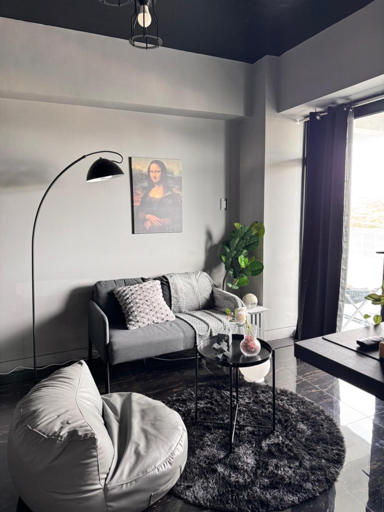 The Obsidian Nest - Modern Escape Apartment