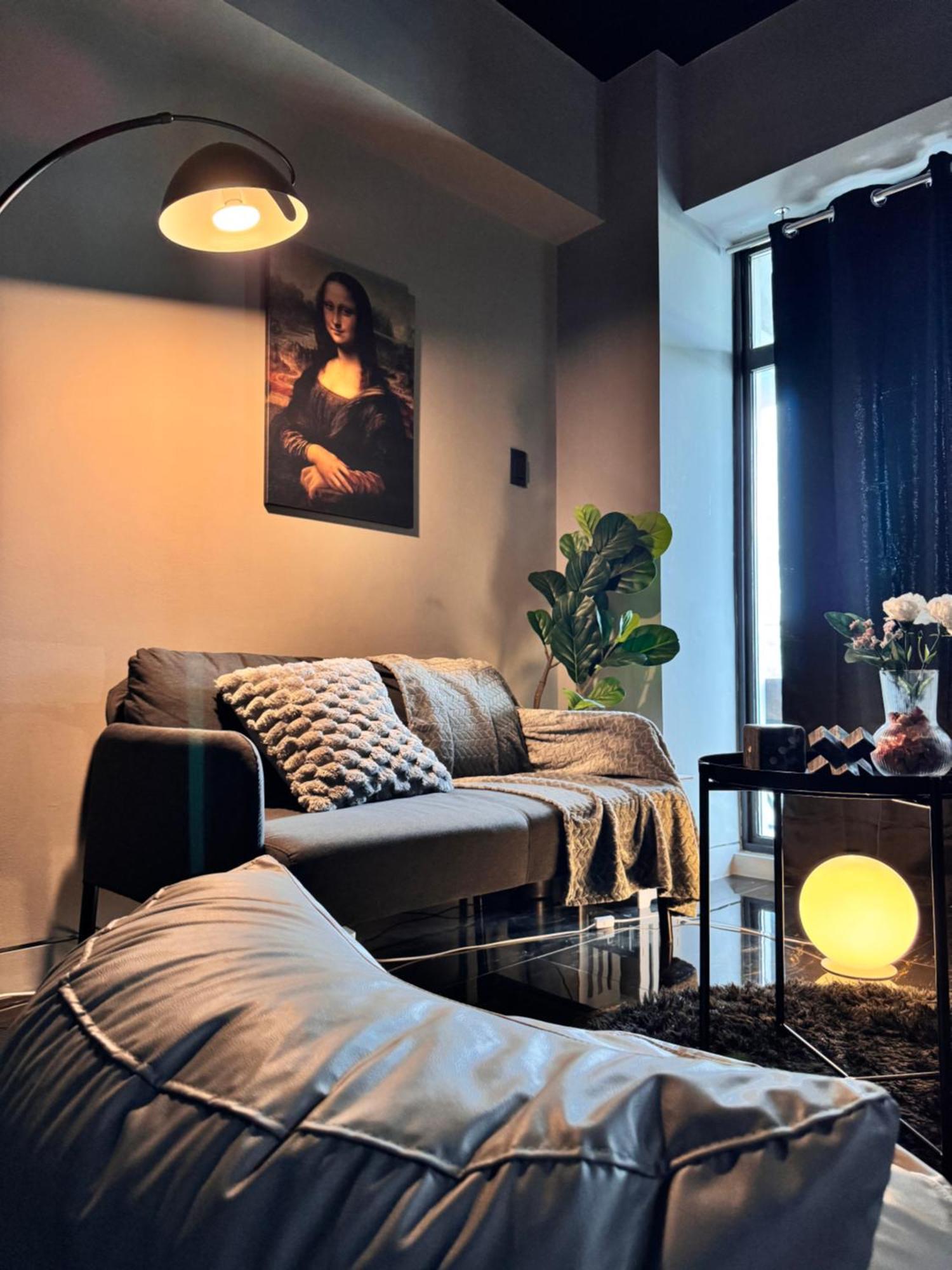The Obsidian Nest - Modern Escape Apartment *