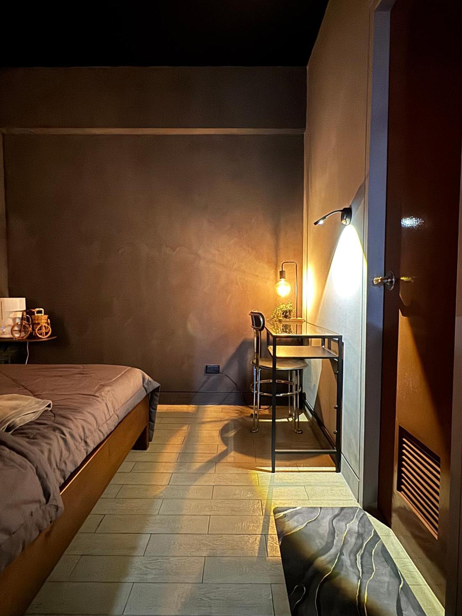 The Obsidian Nest - Modern Escape Apartment Manila