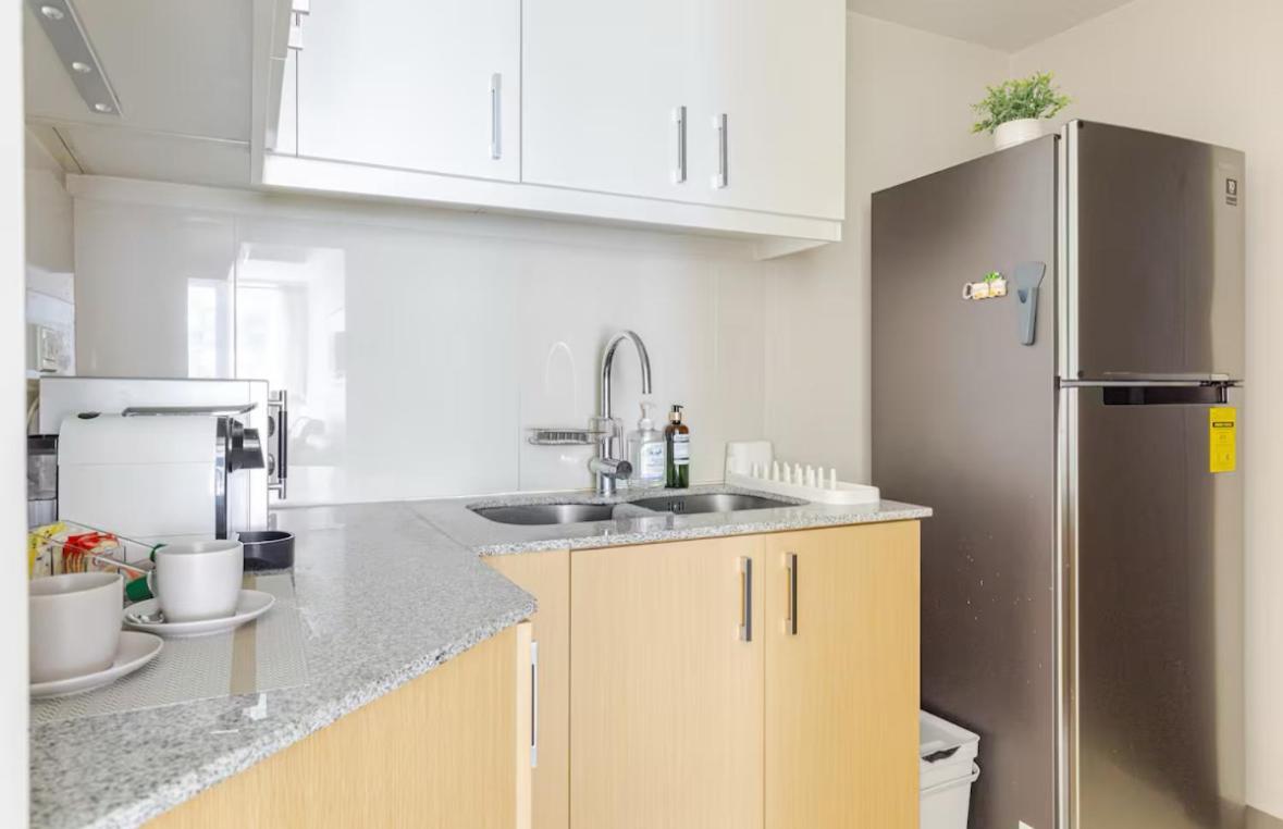 Bgc Taguig Uptown 3br Corner Unit With Pool View, Bath Tub, Wifi, Beside Landers Bgc Aparthotel *
