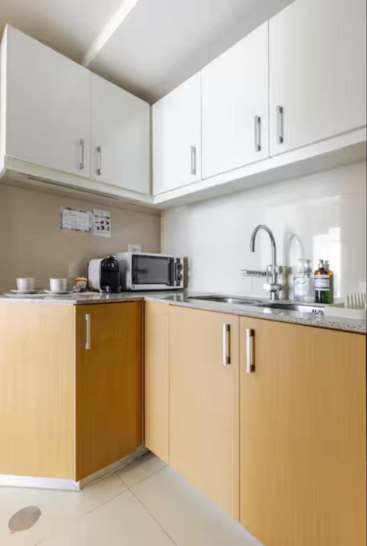 Bgc Taguig Uptown 3br Corner Unit With Pool View, Bath Tub, Wifi, Beside Landers Bgc * Manila