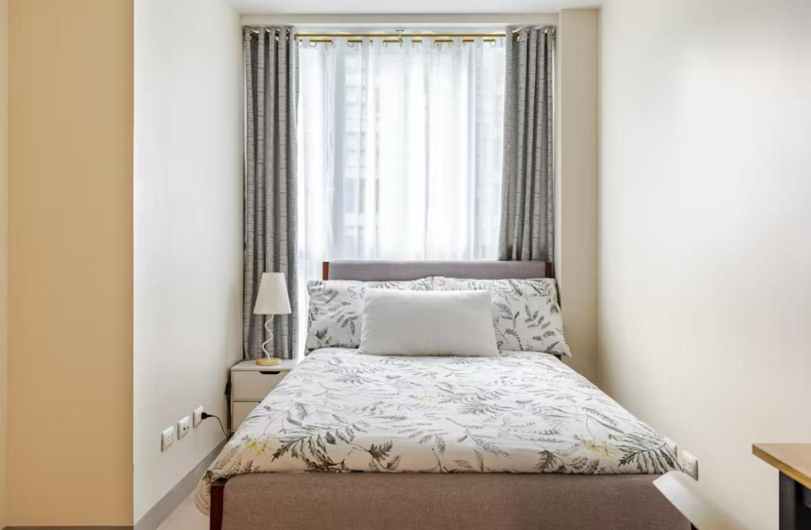 Bgc Taguig Uptown 3br Corner Unit With Pool View, Bath Tub, Wifi, Beside Landers Bgc